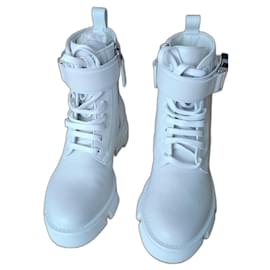 Givenchy-GIVENCHY LACED-UP TERRA BOOTS IN WHITE LEATHER.-White