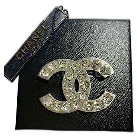 Chanel CC-Silberbrosche mit silbernen Zirkonen Silber