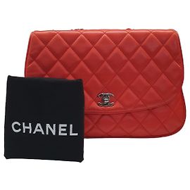 Bolsa Chanel de couro acolchoado vermelho Vermelho