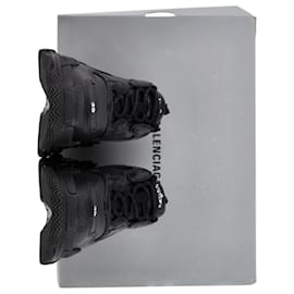 Balenciaga-Balenciaga Triple S Sneakers in Black Polyurethane-Black
