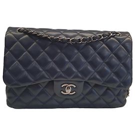 Chanel Jumbo Handtasche aus gestepptem Lammfell Marineblau Marineblau
