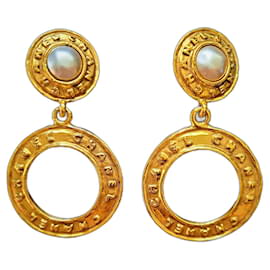 Chanel-Boucles d'Oreilles Lustre Plaquées Or avec Perles de Verre Coulées-Bijouterie dorée