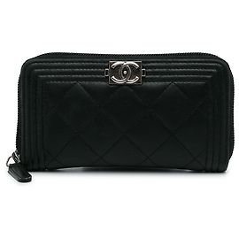 Cartera larga Chanel de piel de cordero negra Le Boy Negro