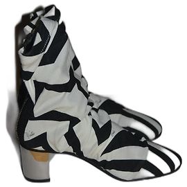 Emilio Pucci Short boots Black White