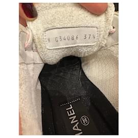 Chanel-Sneakers-Pink