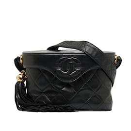 Chanel-Bolso bandolera CC de piel acolchada con borlas-Negro