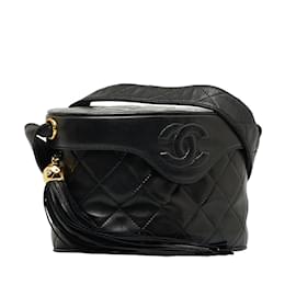 Chanel-Bolso bandolera CC de piel acolchada con borlas-Negro