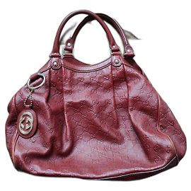 Modelo Gucci Sukey em couro vermelho Vermelho