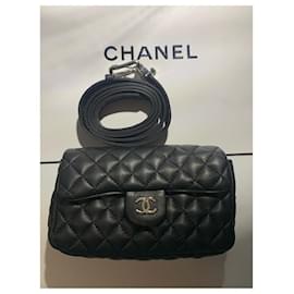 Chanel-Bolsos de mano-Negro,Plata