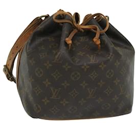 Louis Vuitton-LOUIS VUITTON Monogram Petit Noe Sac à bandoulière M42226 Auth LV 56395-Monogramme