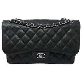 Borsa Chanel Jumbo in pelle caviar nera Nero