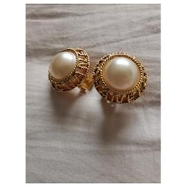 Chanel-Vintage Chanel Clip on Pearl earrings.-Golden