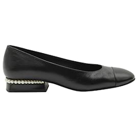 Chanel-Chaussures plates ornées de perles Chanel en cuir noir-Noir