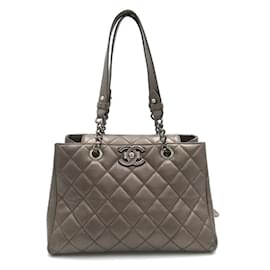 Chanel-CC-Einkaufstasche aus gestepptem Leder mit Kette-Bronze