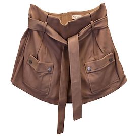 Shorts Valentino Garavani com cinto vermelho em couro rosa nude Rosa Pescaria