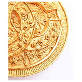 Chanel-Chanel 94Una spilla CC bizantina in oro con medaglione rotondo-Gold hardware