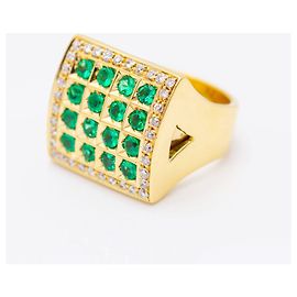 Autre Marque Anel de Ouro com Diamantes e Esmeraldas. Verde