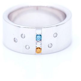 Autre Marque Gold Ring with White and Fancy Diamonds White Blue