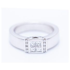 Autre Marque Gold Ring with Diamonds White