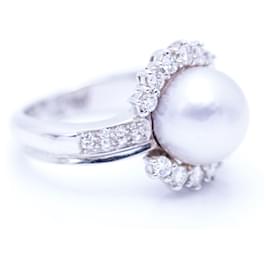 Autre Marque-Gold Ring with natural Pearl and Diamonds-White