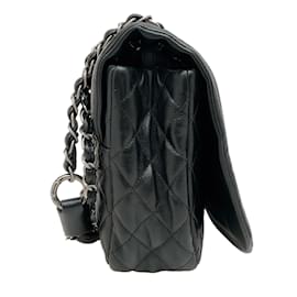 Chanel-Chanel 2011 Schwarze Istanbul-Überschlagtasche aus Leder-Schwarz