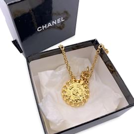 Chanel-Vintage Gold Metal Chain Necklace CC Logo Medallion-Golden