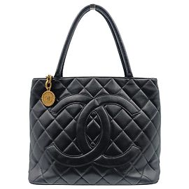 Chanel Vintage Medaillon Handtasche aus schwarzem Leder Schwarz