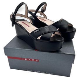 Mulas de cuña Prada en napa negra Negro