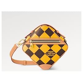 Louis Vuitton-LV Chess Messenger amarelo novo-Amarelo