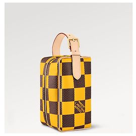 Louis Vuitton LV Locker Dopp Kit Damier Pop Amarelo