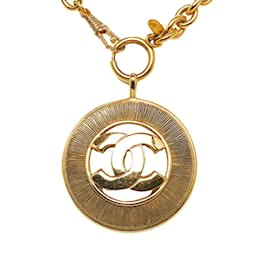 Chanel-Colar com pingente medalhão CC-Dourado
