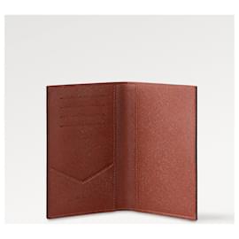 Louis Vuitton-Couverture de passeport LV neuf-Marron