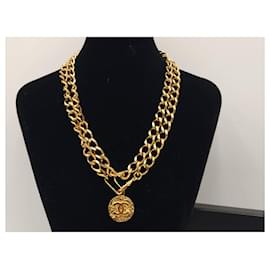 Chanel-Collar con cinturón y medallón de cadena Chanel-Dorado