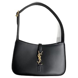 Saint Laurent-LE bag 5 to 7 Crafted from smooth leather-Black