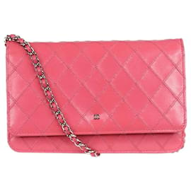 Chanel-Pele de cordeiro rosa 2010-2011 carteira de hardware prateada na corrente-Rosa