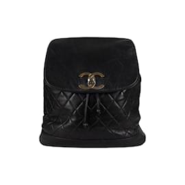 Chanel-Mochila Chanel Vintage acolchada de piel de cordero con cordón-Negro