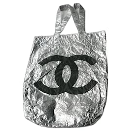 Chanel-Borsa CHANEL in argento stropicciato, ottime condizioni. Borsa tote-Argento