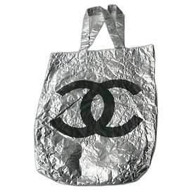 CHANEL Crinkled silver bag very good condition Tote bag Silvery