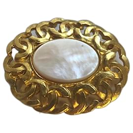 Chanel-Rare vintage Chanel 95A Oval Mother of Pearl CC Brooch-White,Gold hardware