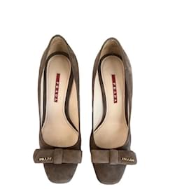 Prada-Bow Prada Square toe décolleté in taupe suede with bow and block heel Beige-Beige