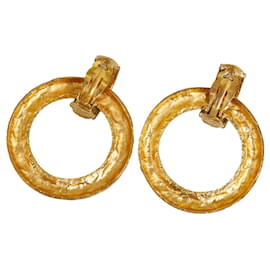 Chanel-Clipe de argola de ouro Chanel em brincos-Dourado