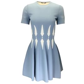 Autre Marque-Alexander McQueen Hellblau / Weißes, kurzärmeliges, ausgestelltes Intarsien-Strickkleid-Blau