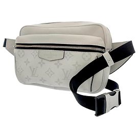 Louis Vuitton White Monogram Taigarama Outdoor-Gürteltasche Weiß