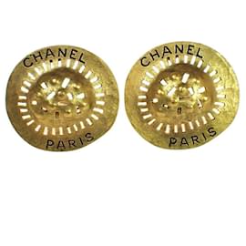 Chanel-Chanel-Dourado