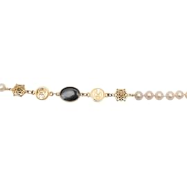 Chanel-Collar largo de hilo Chanel en tono dorado y perlas artificiales-Dorado