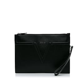 Versace-Clutch preta de couro com logotipo Versace V-Preto