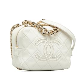 Chanel-Bolsa Chanel branca com tachas para câmera CC-Branco
