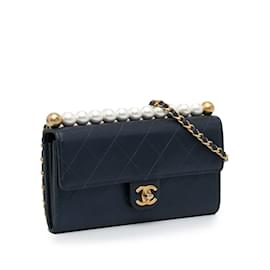Chanel-Carteira Chanel Chic Pearls Pele de Cabra Azul em Bolsa Crossbody com Corrente-Azul