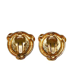 Chanel-Clipe de pérola falsa Chanel dourado em brincos-Dourado