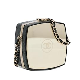 Chanel-Embreagem Chanel CC Make-Up Box preta com bolsa crossbody de corrente-Preto
